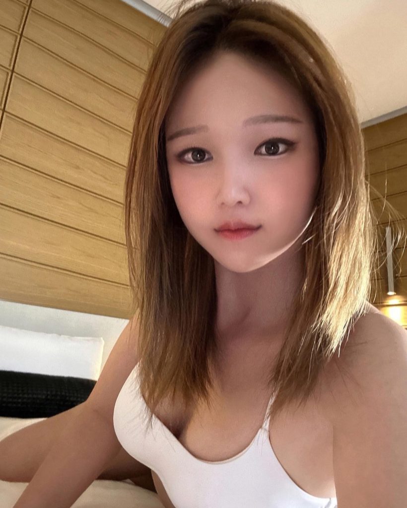 Discover Yuyuhwa's Age, Career, and Net Worth in 2024